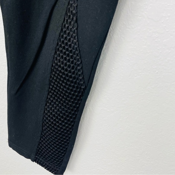 VICINITY Black Capri Thick Layered Mesh Fishnet Workout casual Leggings - Picture 3 of 5